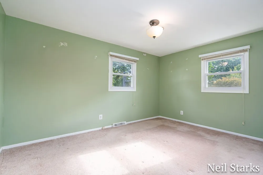 1633 Woodview Street Jenison, MI 49428
