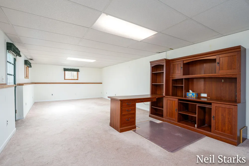 1633 Woodview Street Jenison, MI 49428