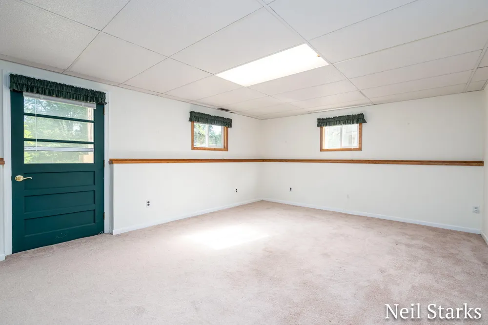 1633 Woodview Street Jenison, MI 49428