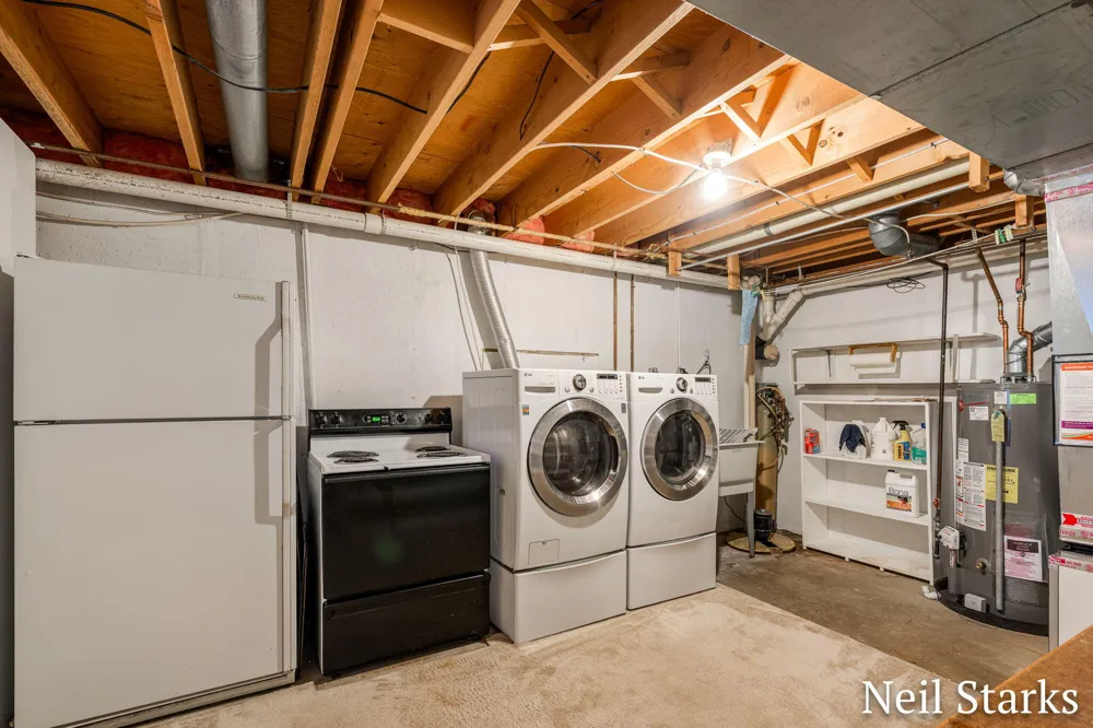 1633 Woodview Street Jenison, MI 49428