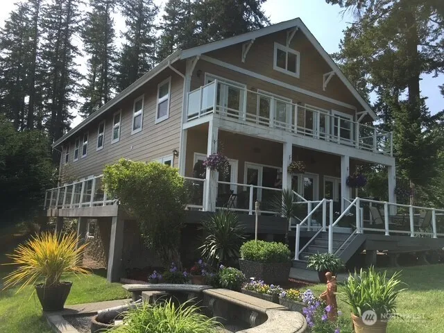 5744 Lagoon Lane NW Gig Harbor, WA 98335