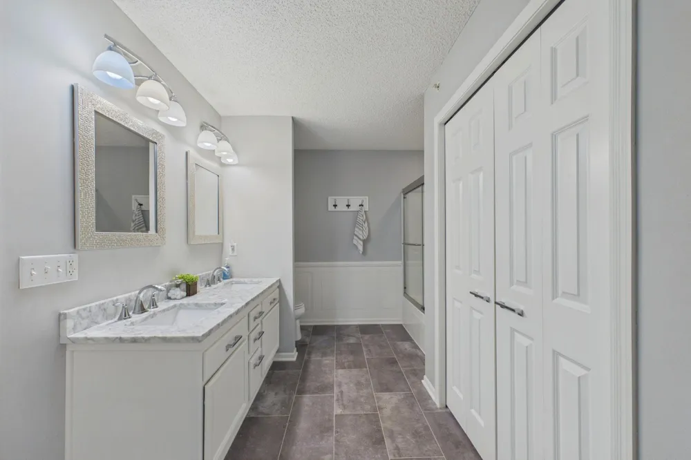 1240 County Road D E #3 Maplewood, MN 55109