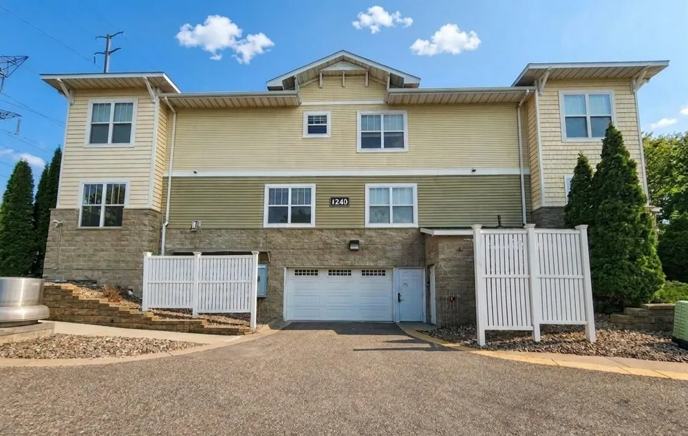 1240 County Road D E #3 Maplewood, MN 55109