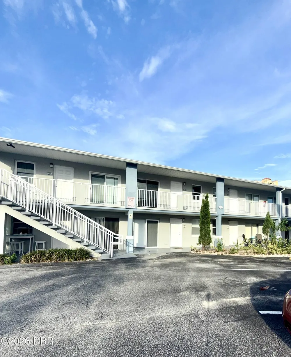 436 Auburn Drive #202 Daytona Beach, FL 32118
