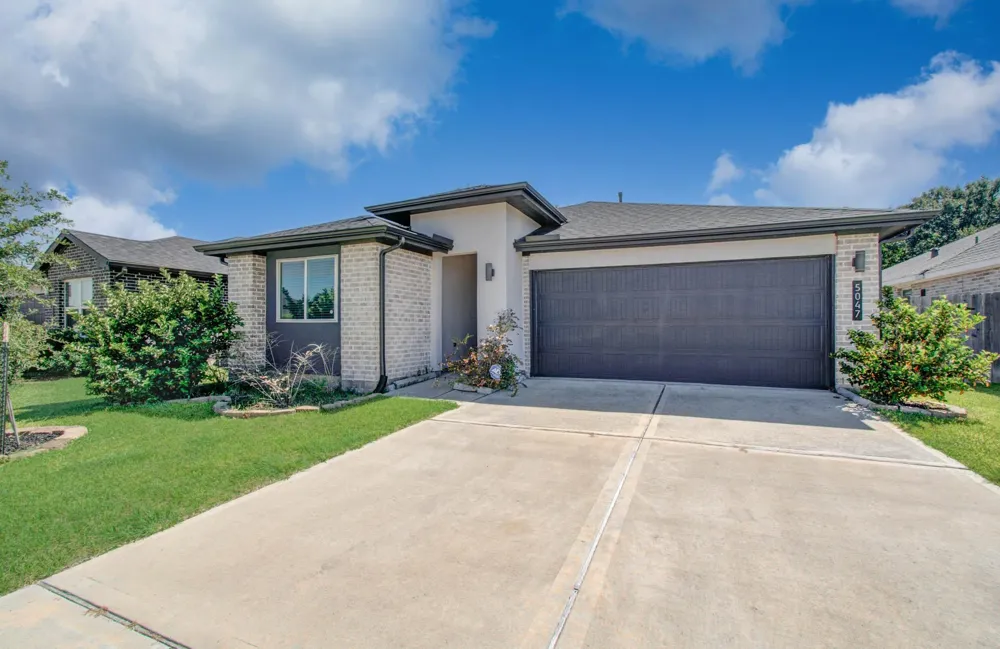 5047 Natchez Trace Arcola, TX 77545