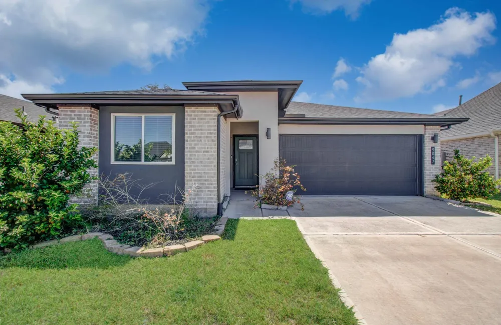 5047 Natchez Trace Arcola, TX 77545