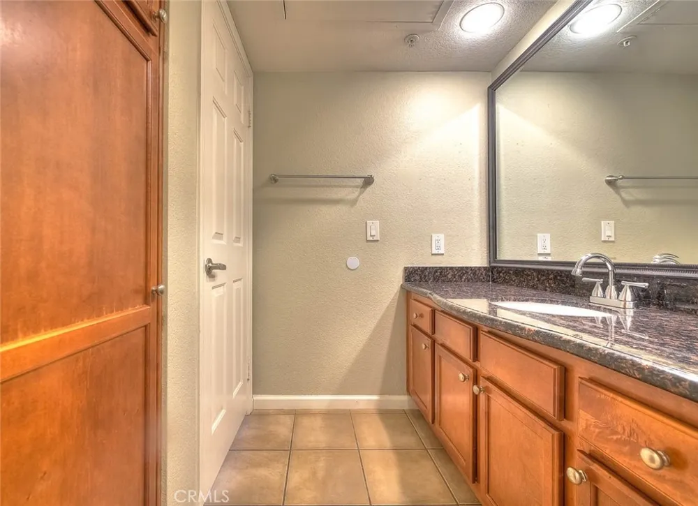 1015 La Terraza #304 Corona, CA 92879
