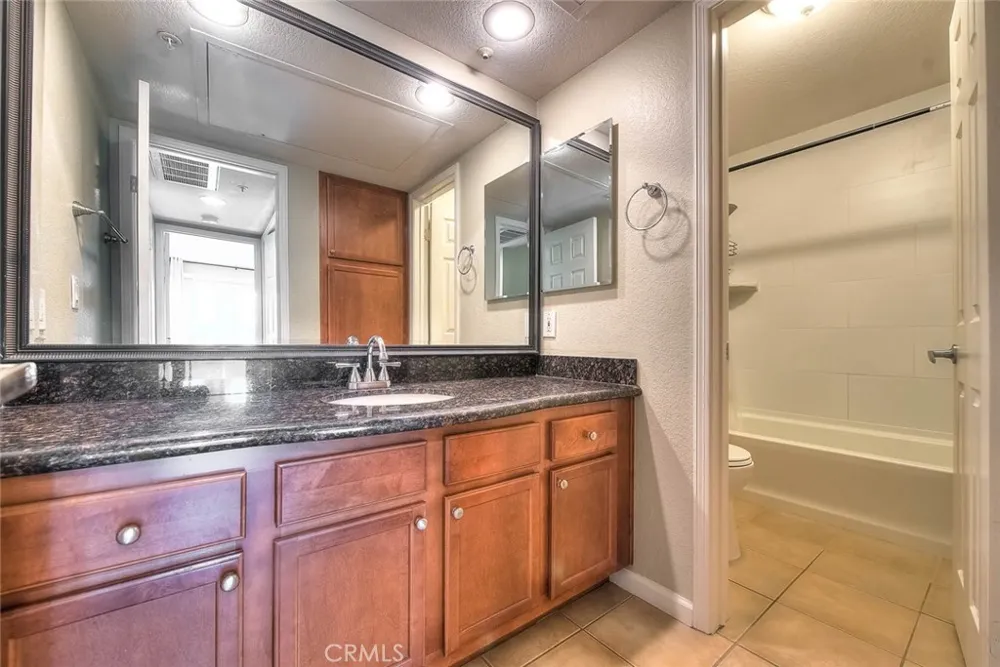 1015 La Terraza #304 Corona, CA 92879