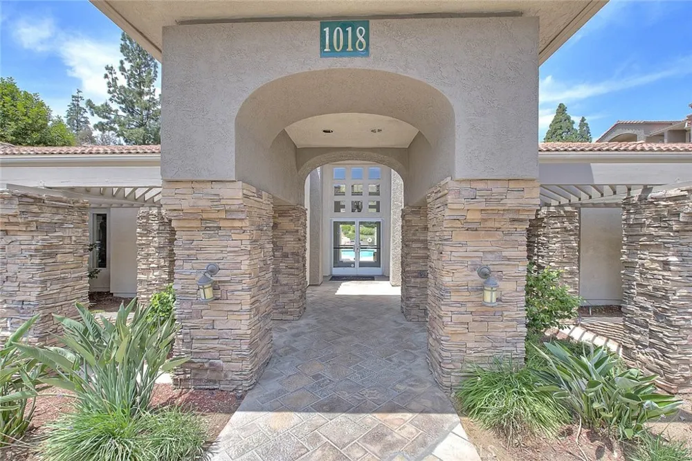 1015 La Terraza #304 Corona, CA 92879