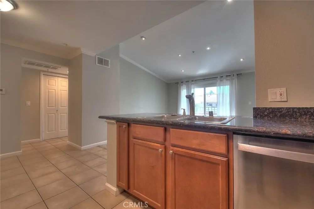 1015 La Terraza #304 Corona, CA 92879