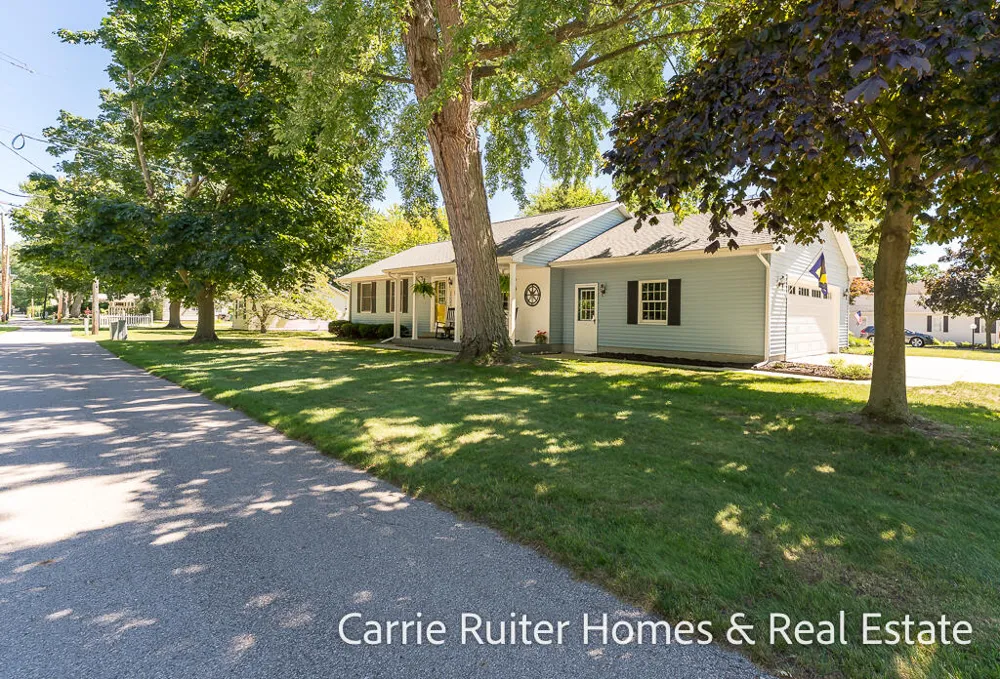 17232 W Spring Lake Road Spring Lake, MI 49456