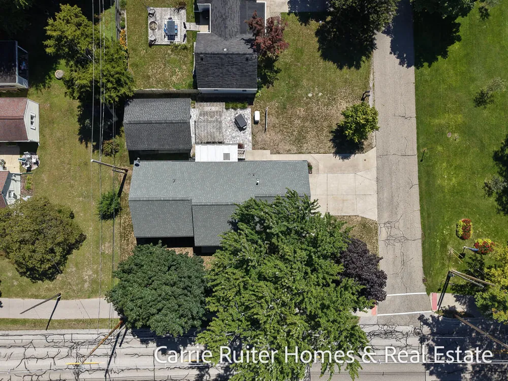 17232 W Spring Lake Road Spring Lake, MI 49456