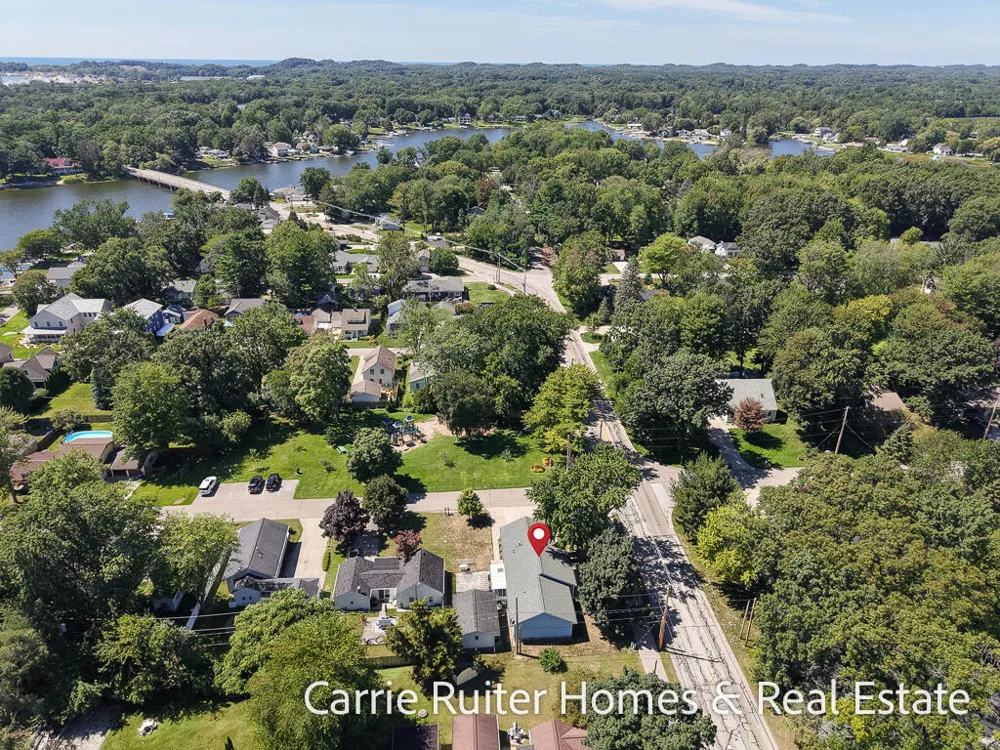 17232 W Spring Lake Road Spring Lake, MI 49456