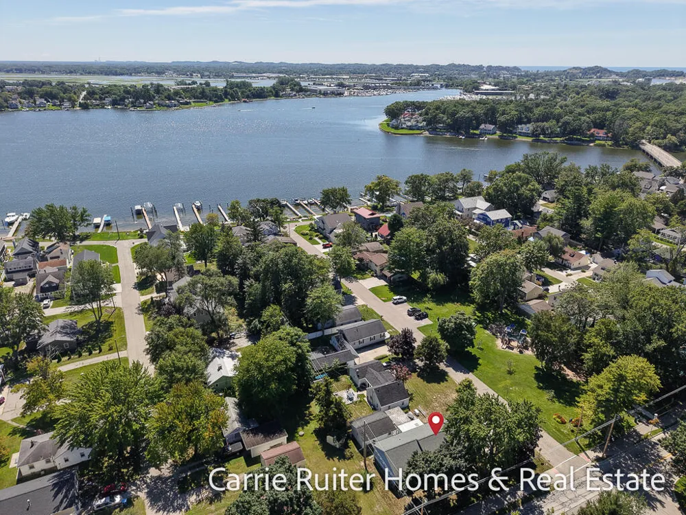 17232 W Spring Lake Road Spring Lake, MI 49456