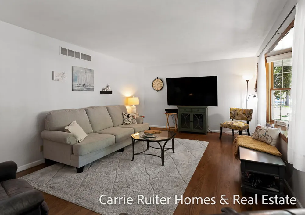 17232 W Spring Lake Road Spring Lake, MI 49456