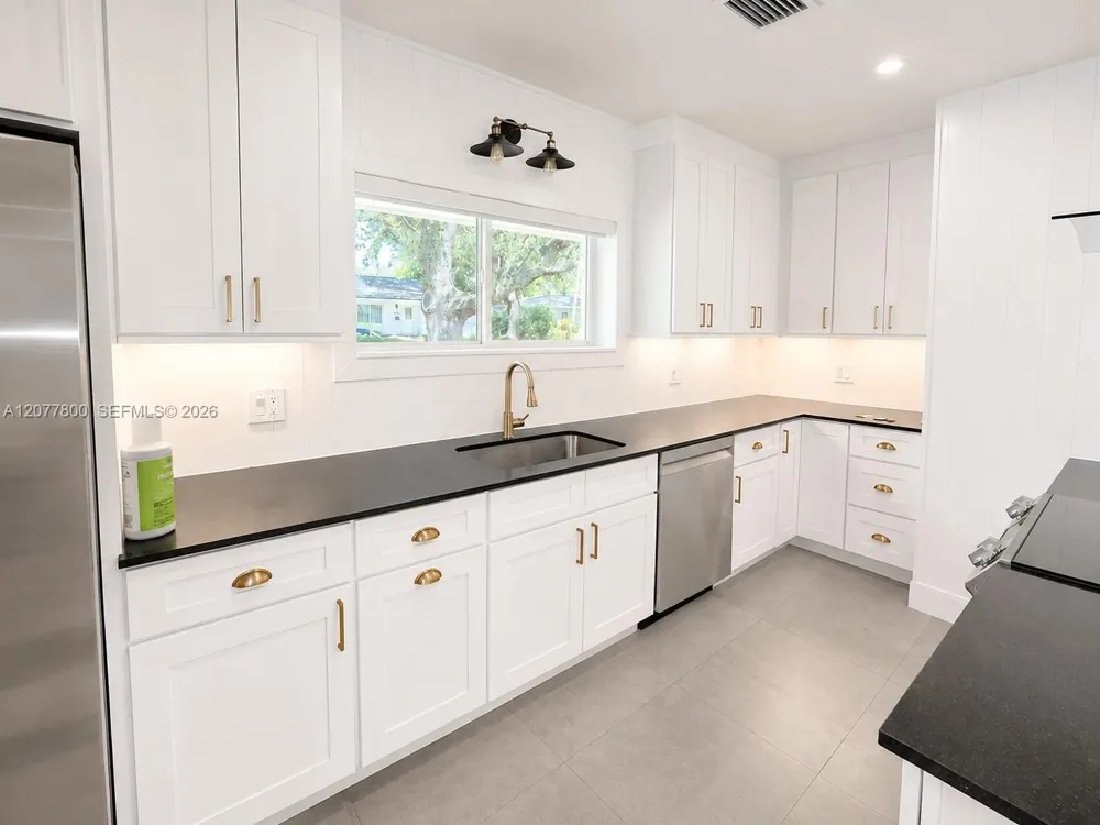 11777 SW 81st Rd #1 Pinecrest, FL 33156