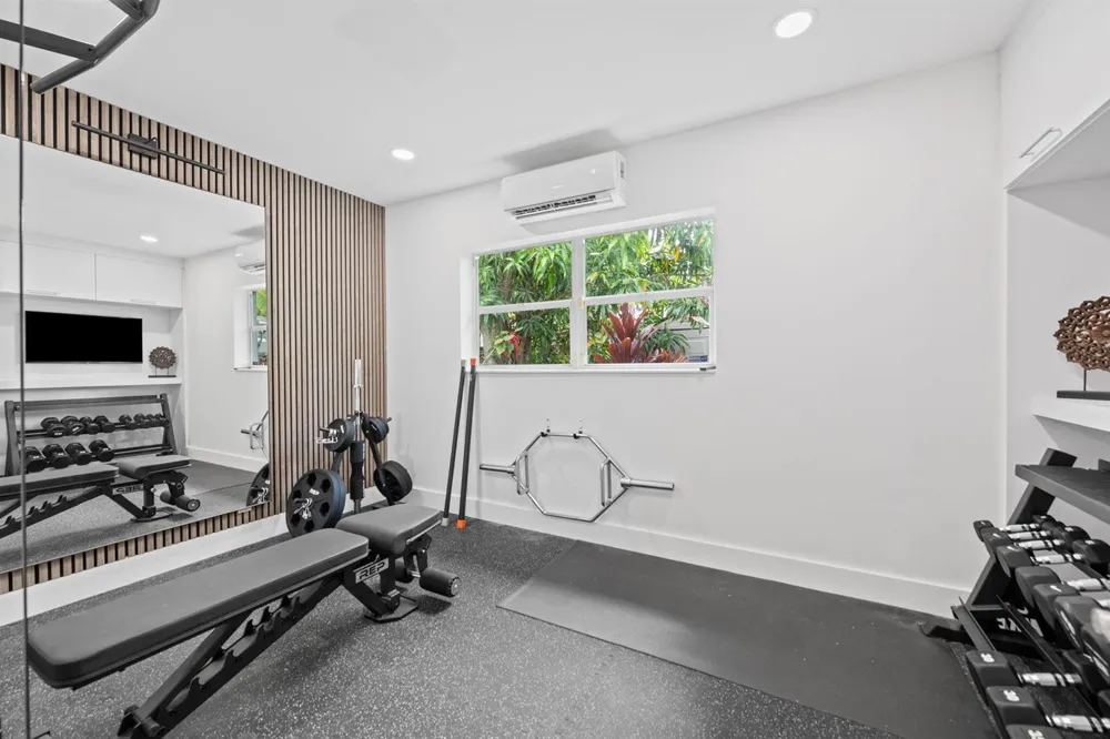 1627 NE 17TH AVENUE Fort Lauderdale, FL 33305