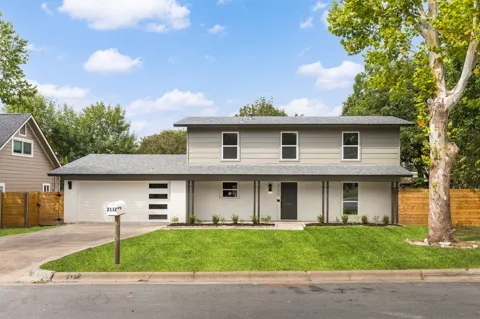 2112 Vanderbilt Lane