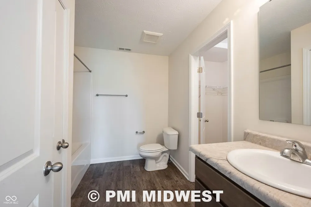 10828 Penwell Way Indianapolis, IN 46235