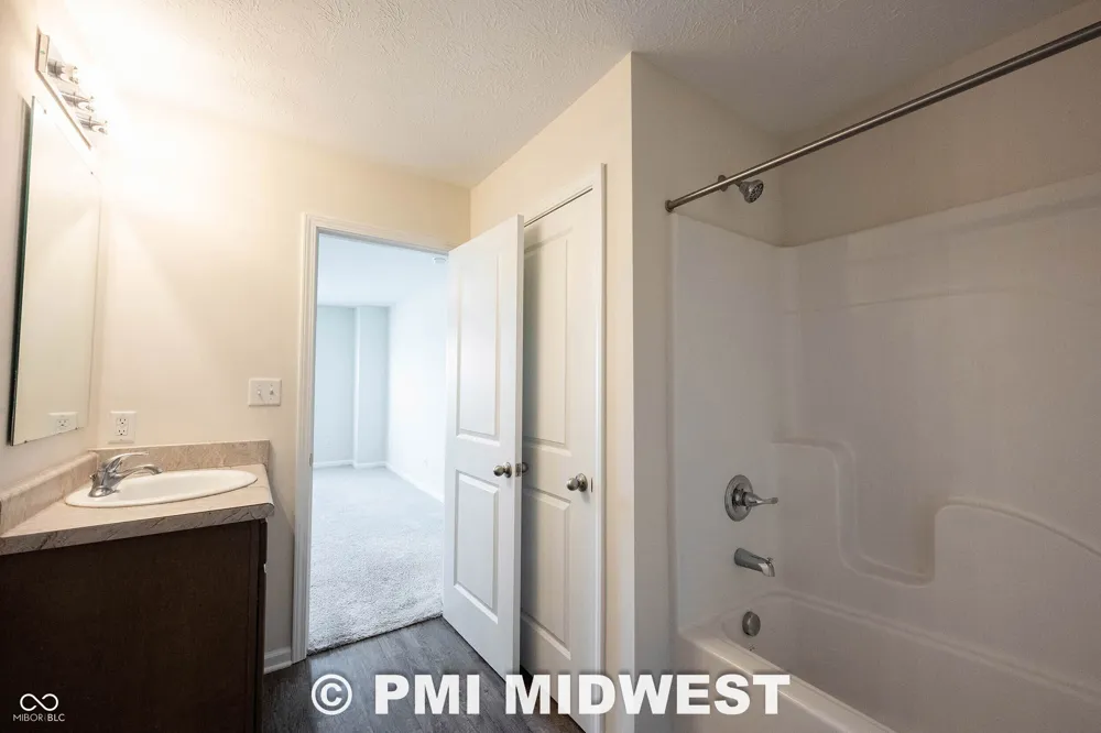 10828 Penwell Way Indianapolis, IN 46235