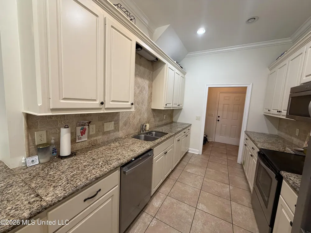 101 Trailbridge Bend Canton, MS 39046