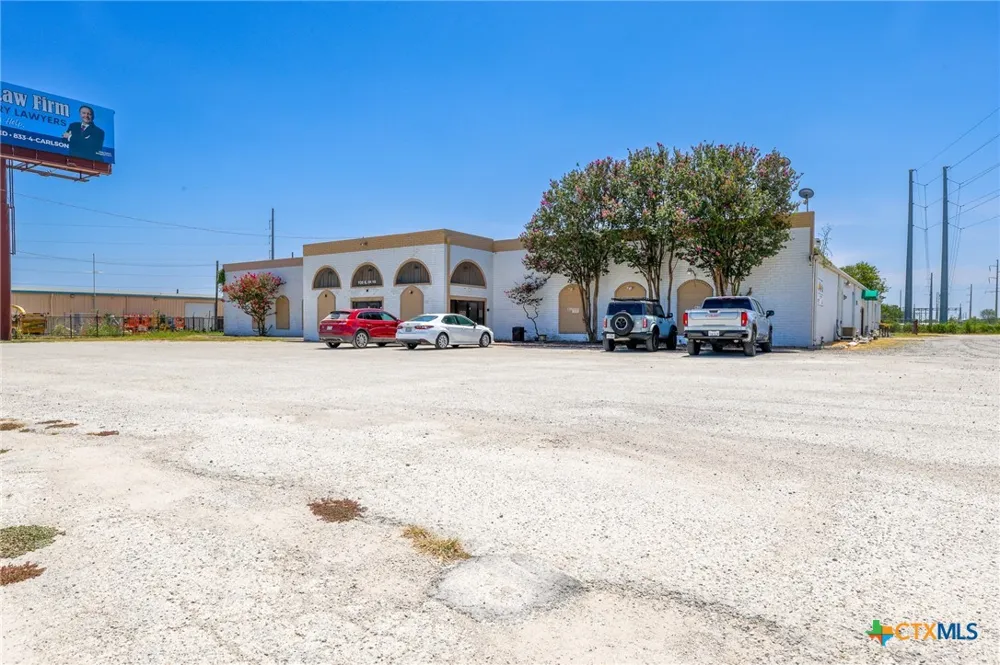 735 E Interstate 10 Seguin, TX 78155