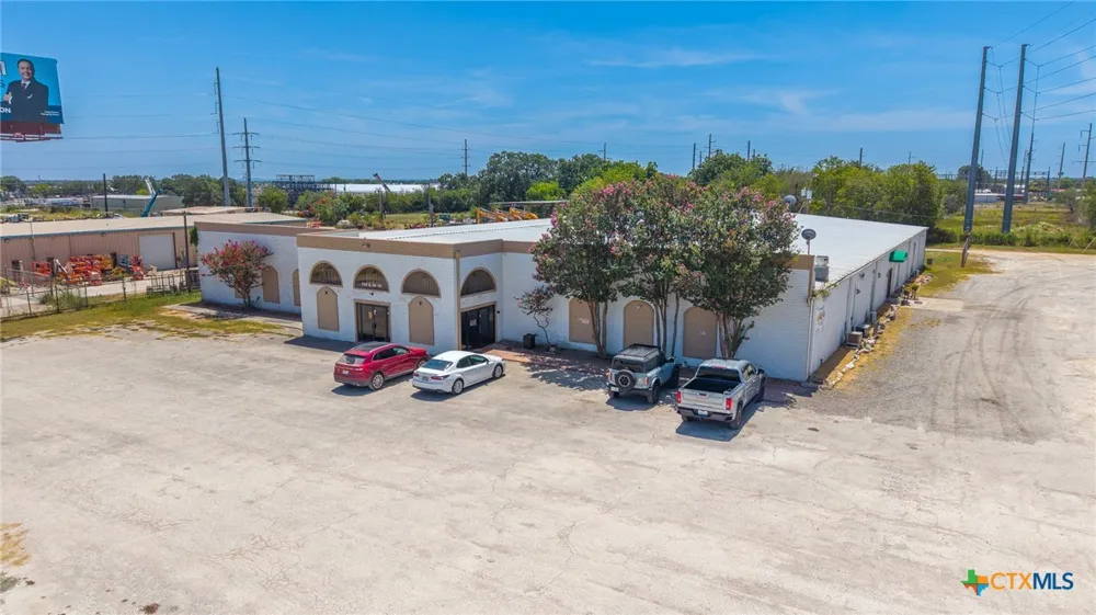 735 E Interstate 10 Seguin, TX 78155