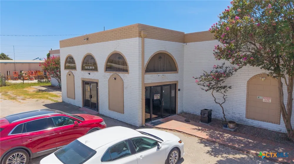 735 E Interstate 10 Seguin, TX 78155
