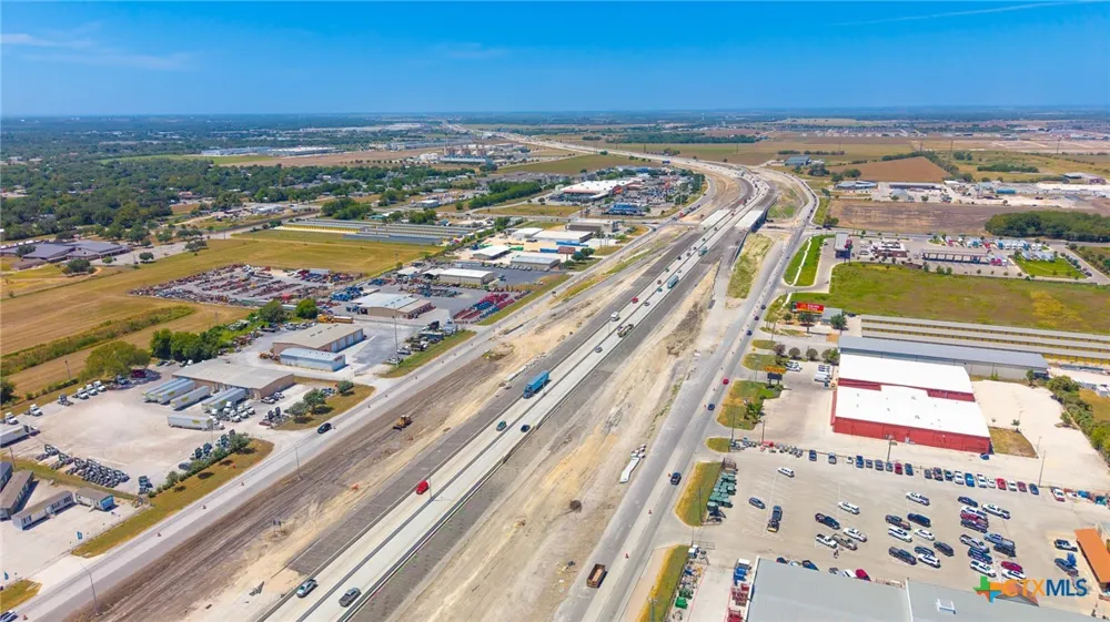 735 E Interstate 10 Seguin, TX 78155