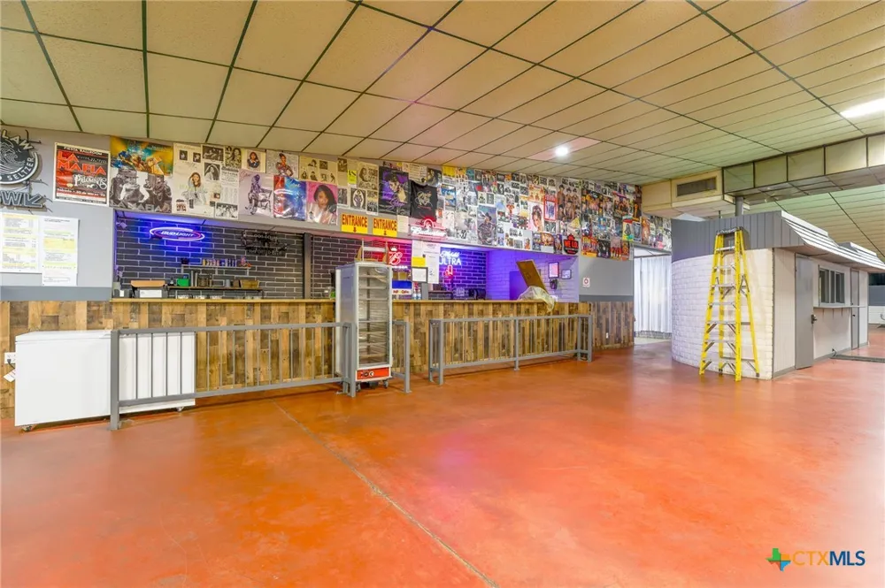 735 E Interstate 10 Seguin, TX 78155