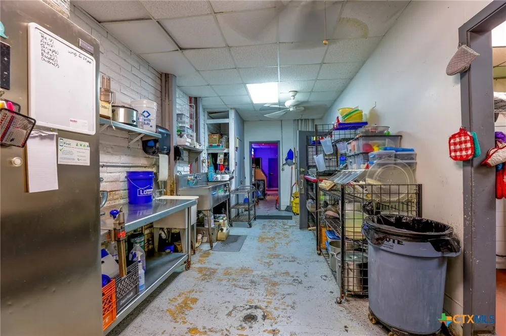 735 E Interstate 10 Seguin, TX 78155