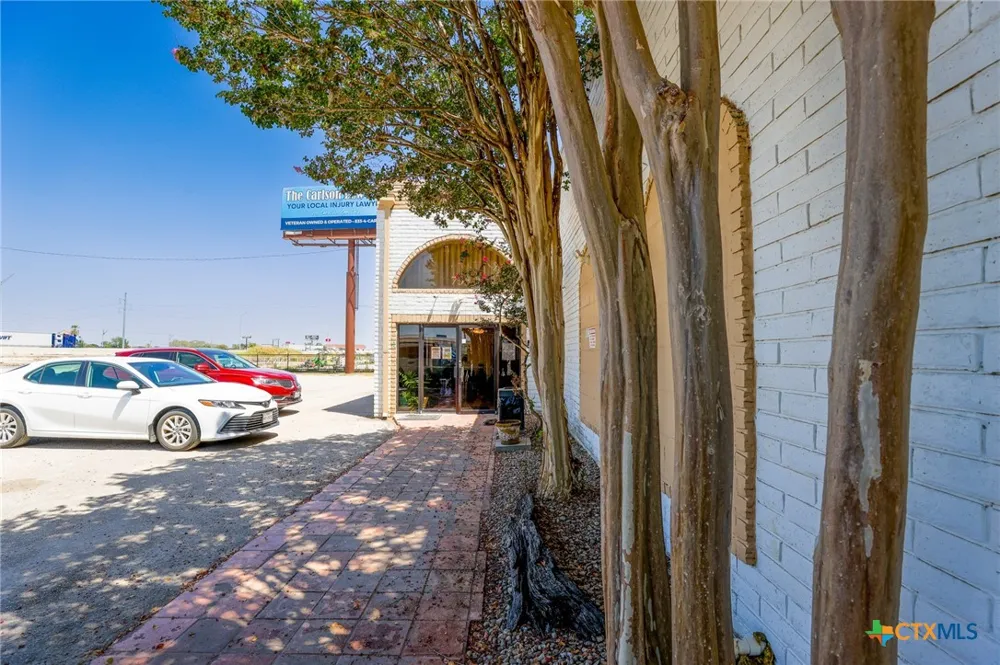 735 E Interstate 10 Seguin, TX 78155