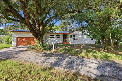 13040 Miami Ave