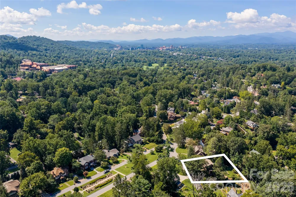17 Lynwood Road Asheville, NC 28804