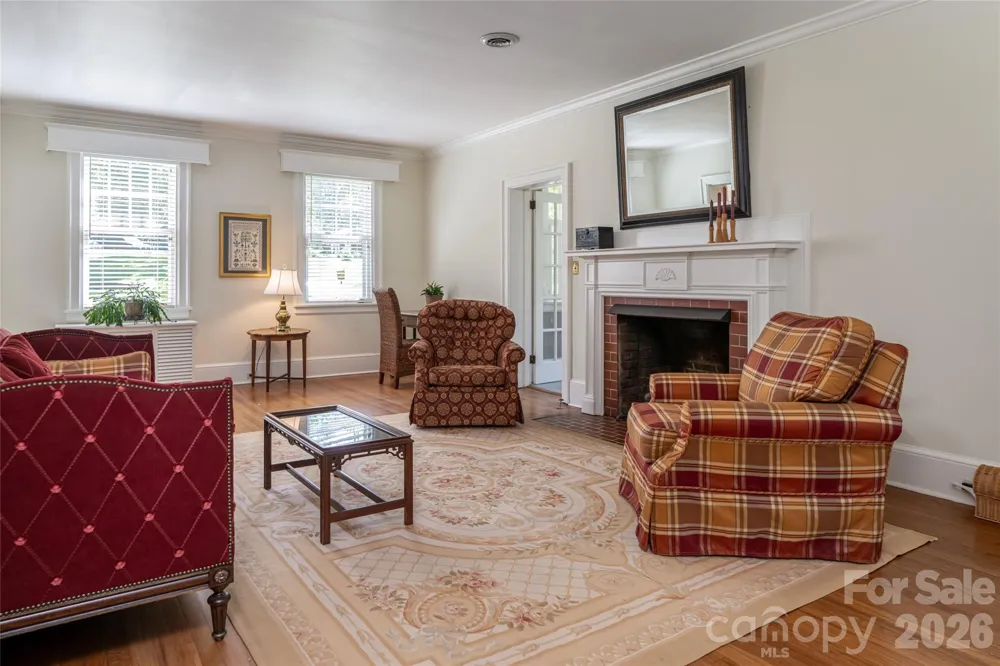 17 Lynwood Road Asheville, NC 28804