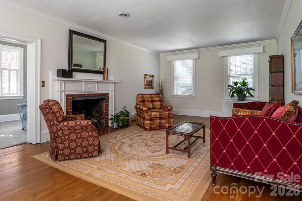 17 Lynwood Road Asheville, NC 28804