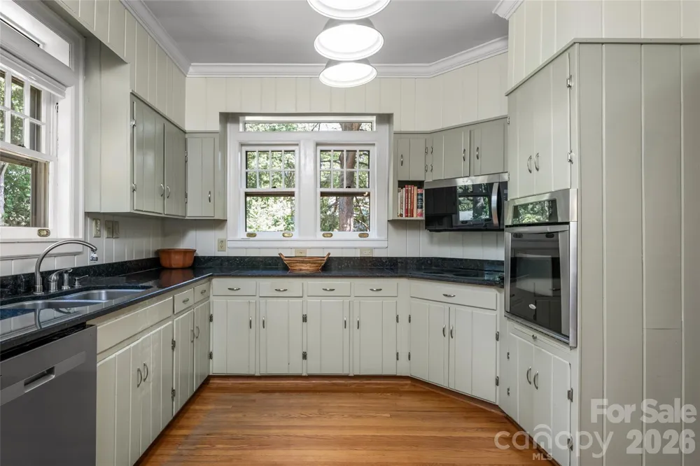 17 Lynwood Road Asheville, NC 28804