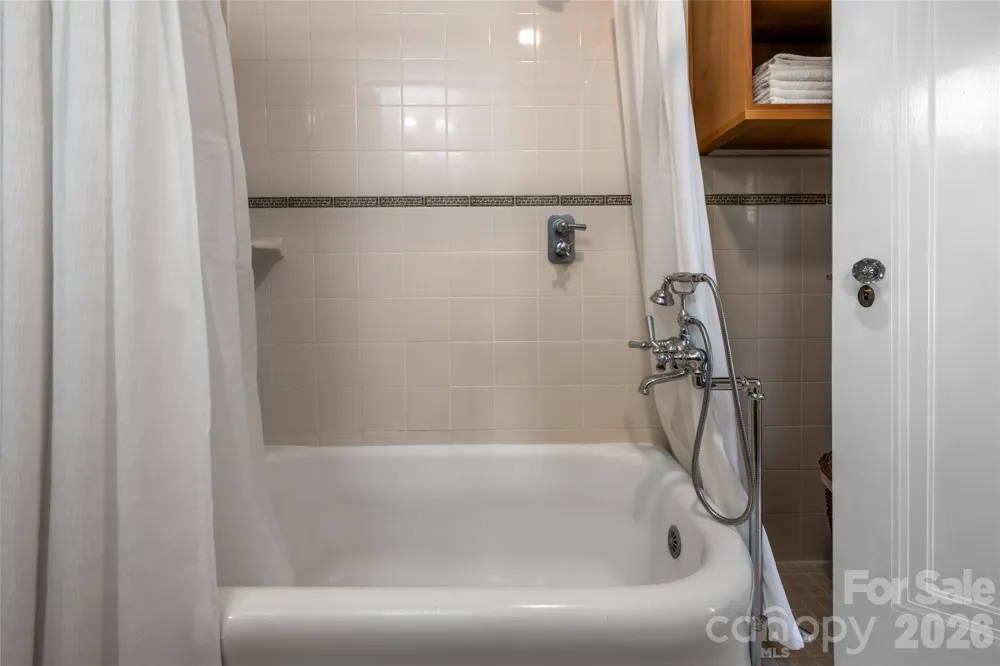 17 Lynwood Road Asheville, NC 28804