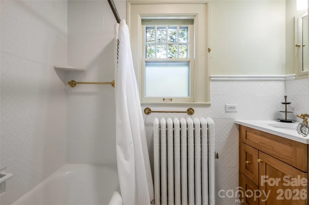 17 Lynwood Road Asheville, NC 28804