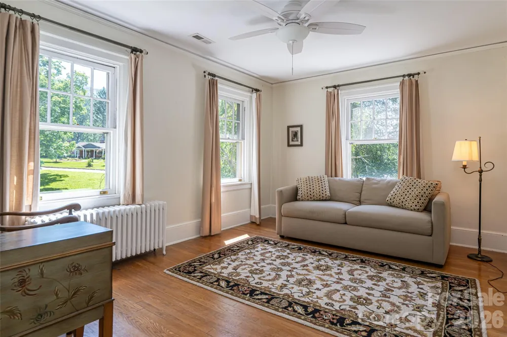 17 Lynwood Road Asheville, NC 28804