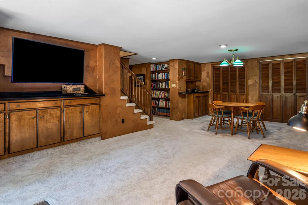 17 Lynwood Road Asheville, NC 28804