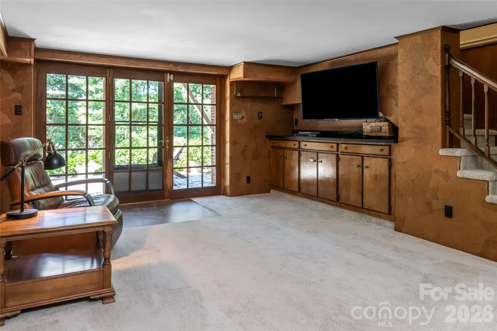 17 Lynwood Road Asheville, NC 28804