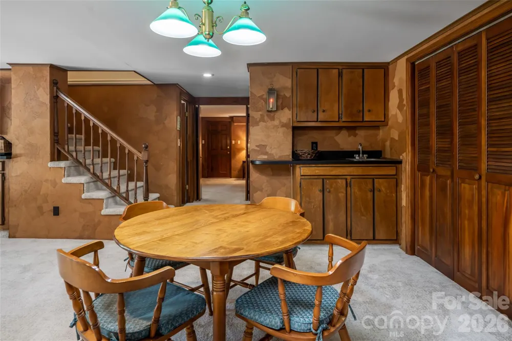 17 Lynwood Road Asheville, NC 28804