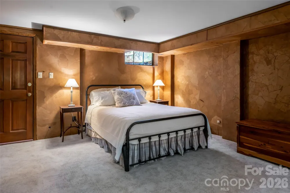 17 Lynwood Road Asheville, NC 28804