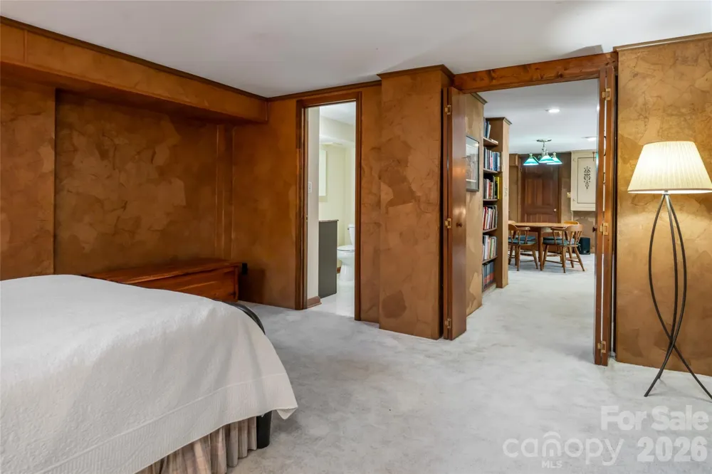 17 Lynwood Road Asheville, NC 28804