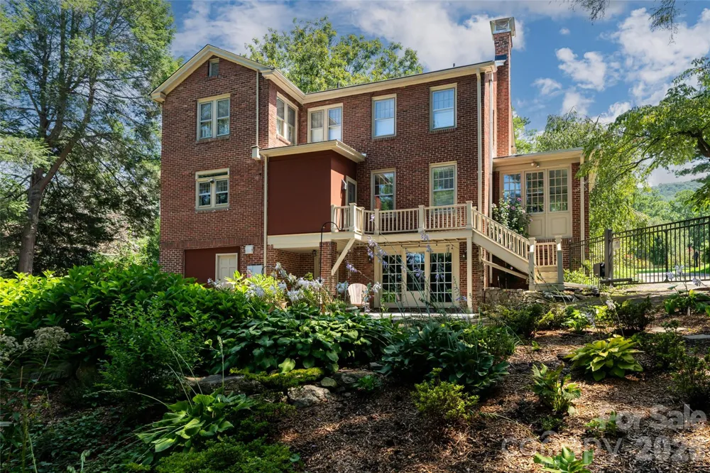 17 Lynwood Road Asheville, NC 28804
