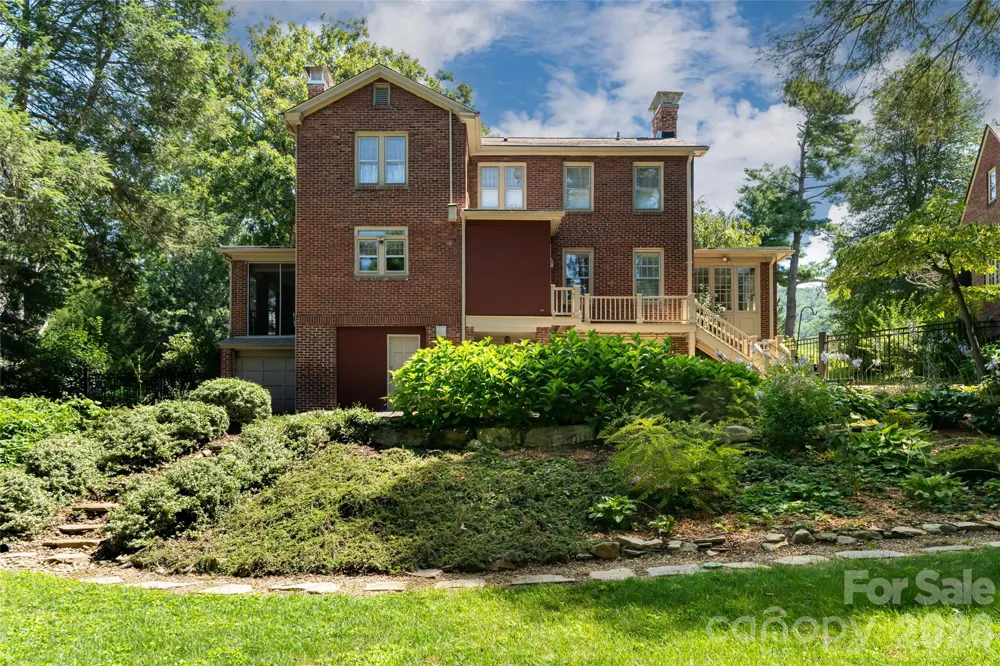 17 Lynwood Road Asheville, NC 28804