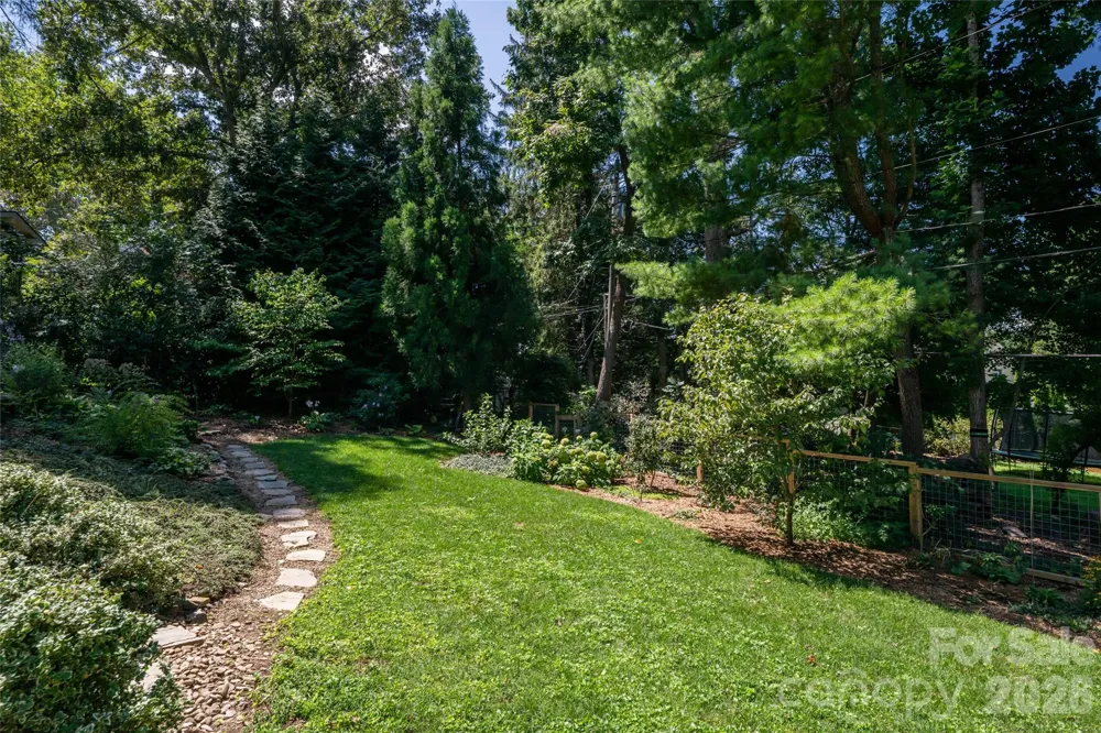 17 Lynwood Road Asheville, NC 28804