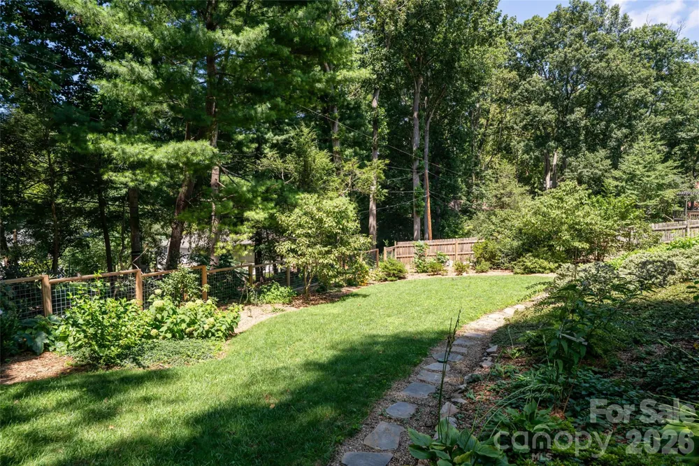 17 Lynwood Road Asheville, NC 28804