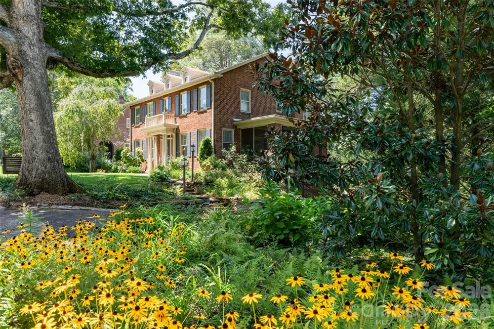 17 Lynwood Road Asheville, NC 28804